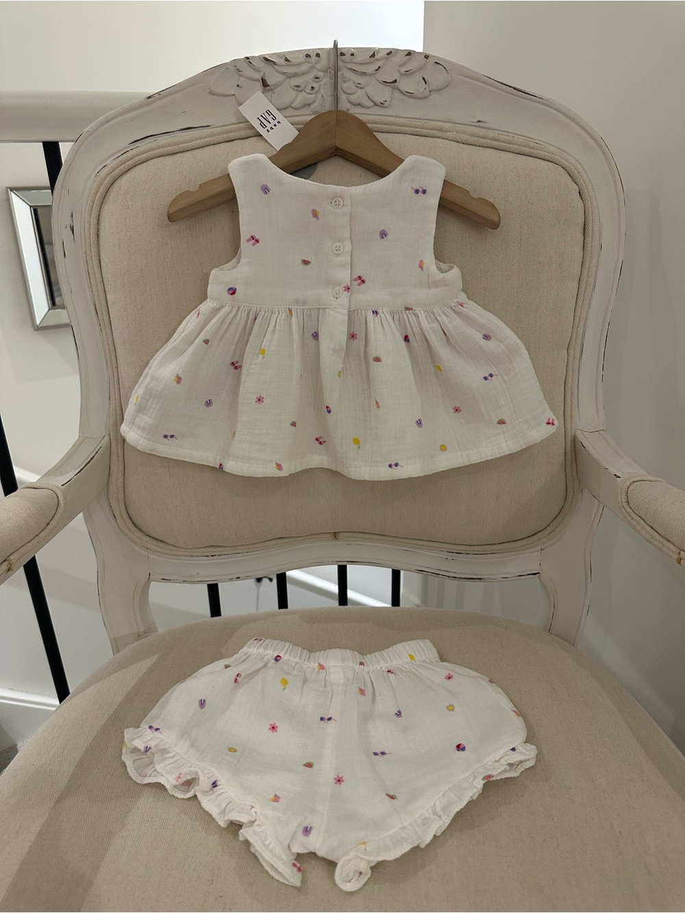🤍 12~18 Mth GAP White Baby Girl Cotton Ruffle Tank Top & Ruffle Bloomers Set NWT - Picture 2 of 11